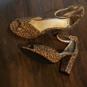 🌹 NWT chunky heel open toed shoes.